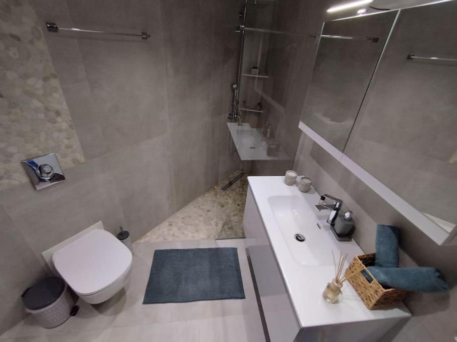 Floral Home 1 - Ground Floor Apt With Courtyard And Private Parking! Athen Exterior foto